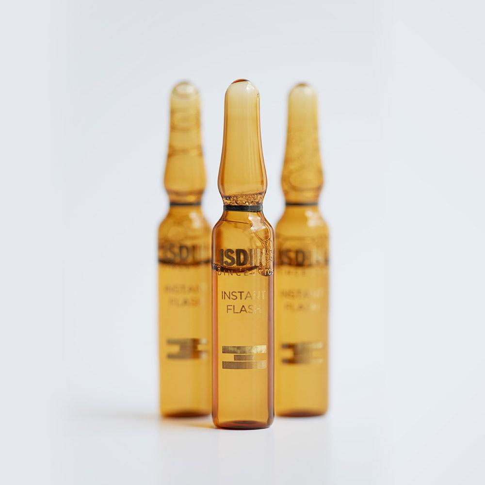 ISDIN CEUTICS Instant Flash 2ml Ampoules 5s – brightening and hydrating skin serum, 1+1 offer