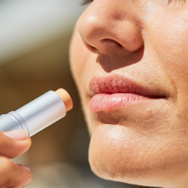 ISDIN Protector labial HV SPF 30 (High protection for sun-sensitive lips High-protection lip balm (SPF 30). Treatment of hypersensitive) - Med7 Online