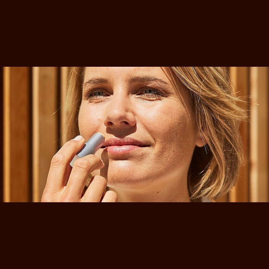 ISDIN Protector labial HV SPF 30 (High protection for sun-sensitive lips High-protection lip balm (SPF 30). Treatment of hypersensitive) - Med7 Online